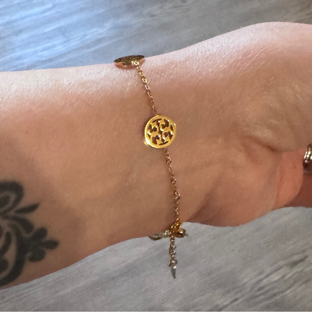 Beautiful Gold Bracelet with Filigree Discs - Picture 8 of 10